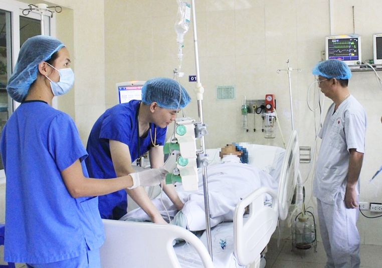 nguy kich vi bi dao dam xuyen cuong hong sau va cham giao thong