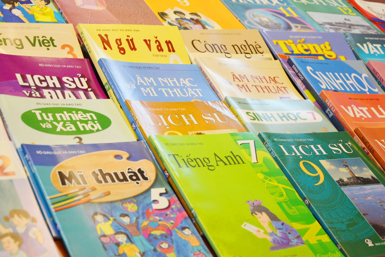 canh bao sach giao khoa gia sach in lau truoc them nam hoc moi