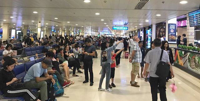 nu viet kieu bao mat hon 200 trieu dong o san bay tan son nhat