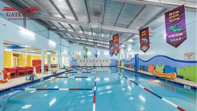 truong gateway co hoc sinh lop 1 tu vong tren xe dua don thu hoc phi gan 120 trieu dong