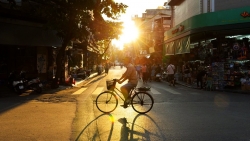 ha noi nang 38 do tia tu ngoai o muc nguy hai cao