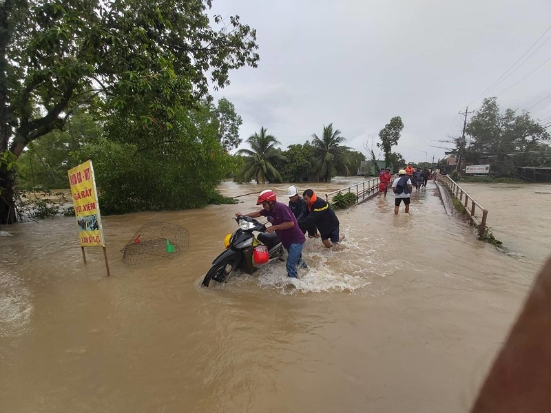 hinh anh clip phu quoc chim trong tran lut lich su