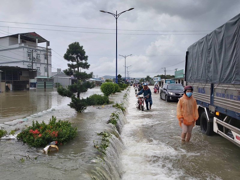 Mưa lớn, ngập lụt ở Phú Quốc kéo dài đến khi nào? mua lon ngap lut o phu quoc keo dai den khi nao
