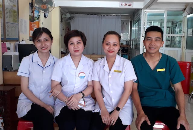 5 thanh nien cuu me con san phu de roi o quang tri