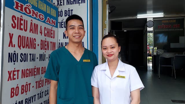 5 thanh nien cuu me con san phu de roi o quang tri