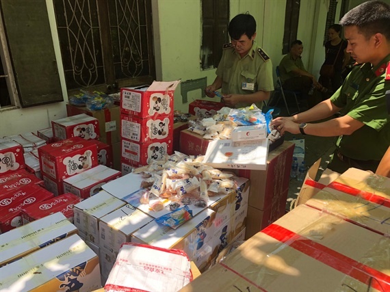 Hà Nội: Thu giữ 10.000 bánh Trung thu, bánh sữa chua nhập lậu từ Trung Quốc ha noi thu giu 10000 banh trung thu banh sua chua nhap lau tu trung quoc