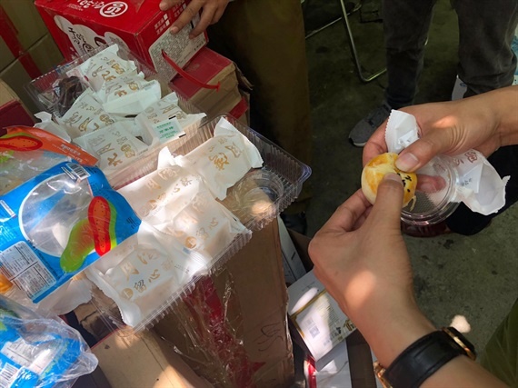 Hà Nội: Thu giữ 10.000 bánh Trung thu, bánh sữa chua nhập lậu từ Trung Quốc ha noi thu giu 10000 banh trung thu banh sua chua nhap lau tu trung quoc