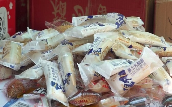 Hà Nội: Thu giữ 10.000 bánh Trung thu, bánh sữa chua nhập lậu từ Trung Quốc ha noi thu giu 10000 banh trung thu banh sua chua nhap lau tu trung quoc