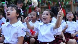 le khai giang huong ve bien dao an tuong va xuc dong