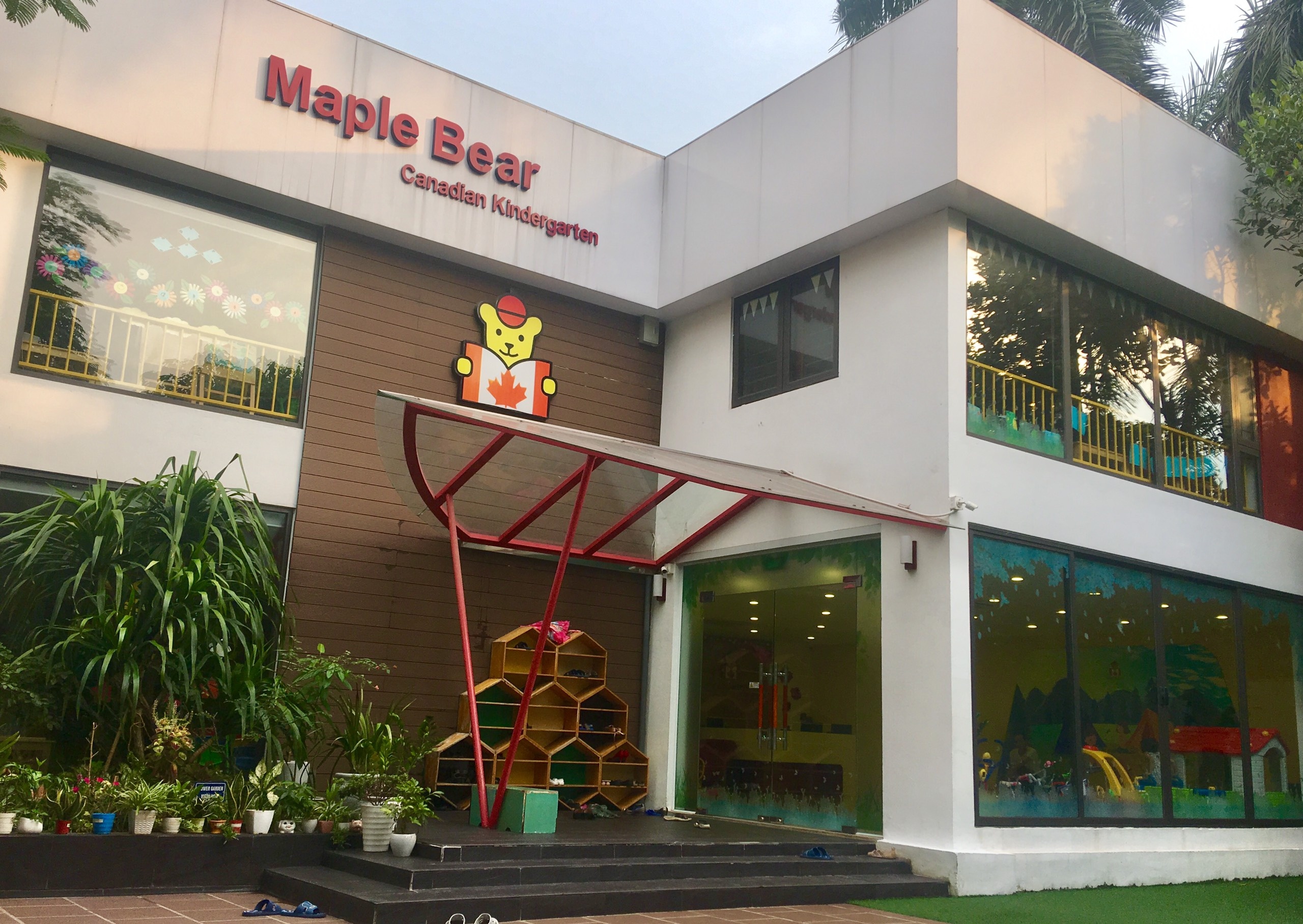 mam non maple bear westlake point nhot tre vao tu do dong cua truoc ngay 308