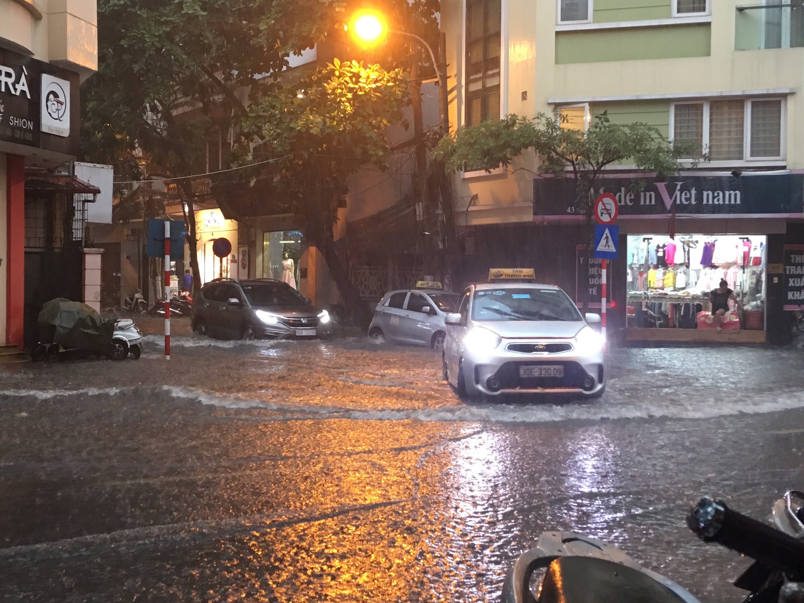 ha noi nhieu diem ngap nang sau con mua chieu 208