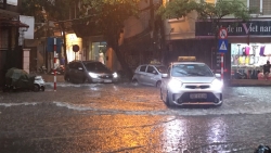 Hà Nội: Nhiều điểm ngập nặng sau cơn mưa chiều 20/8
