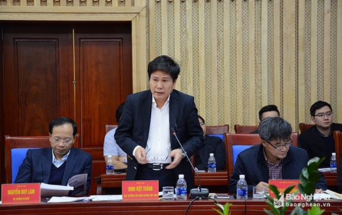 vu nu cong an chui nhan vien san bay de xuat cam bay tam dinh chi cong tac