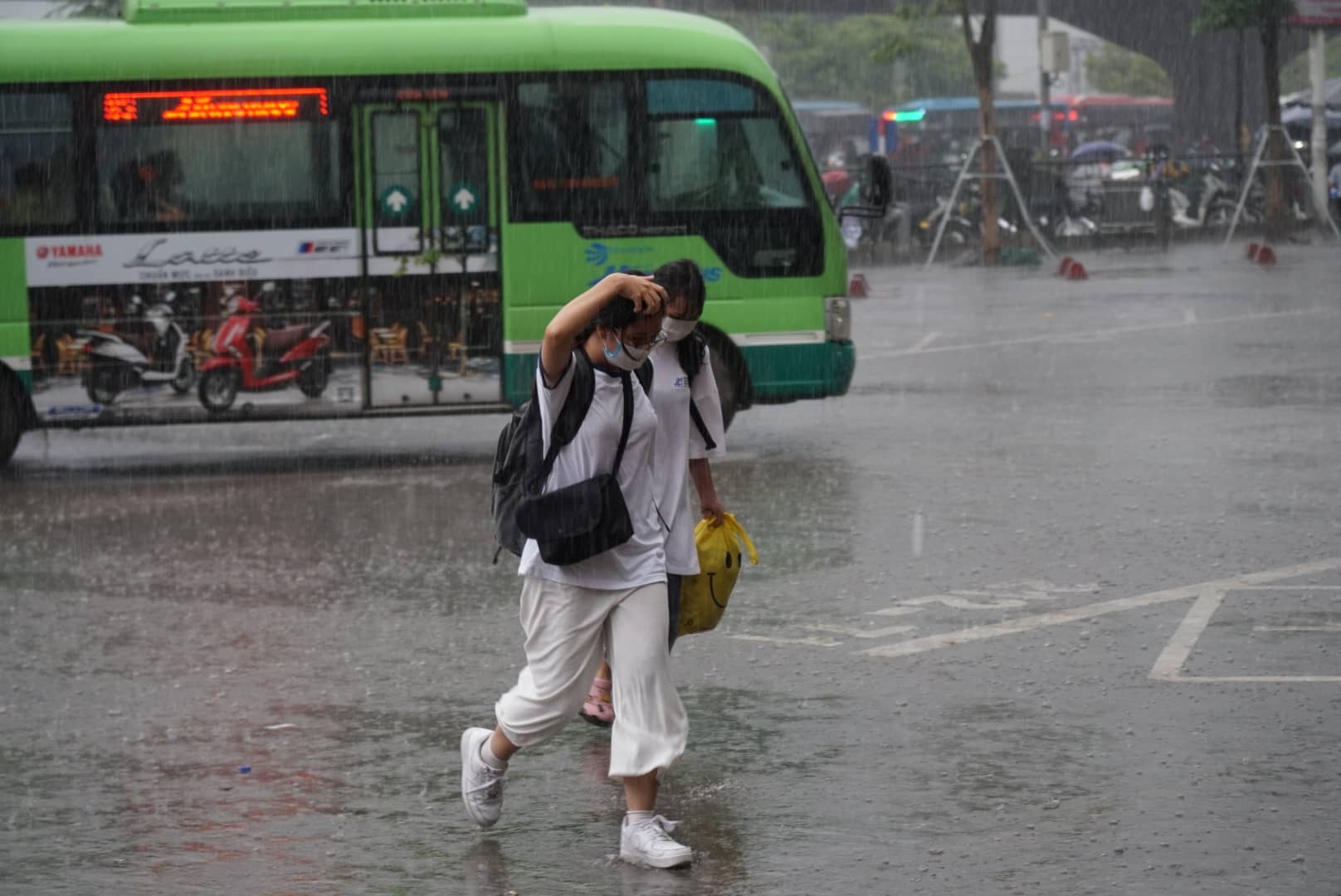 ha noi nguoi dan doi mua dong ve que nghi le 29