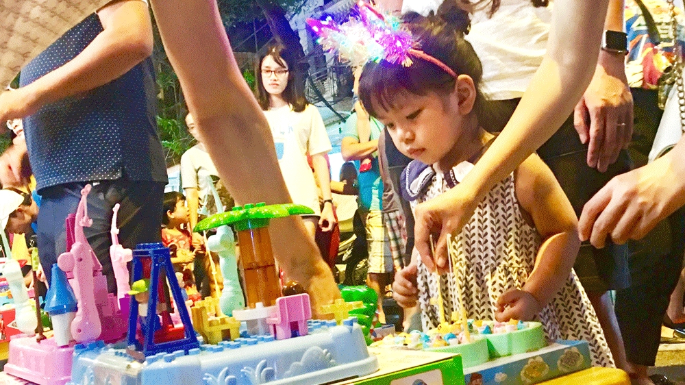 Phố Hàng Mã ngập tràn màu sắc đón Tết Trung thu 2019