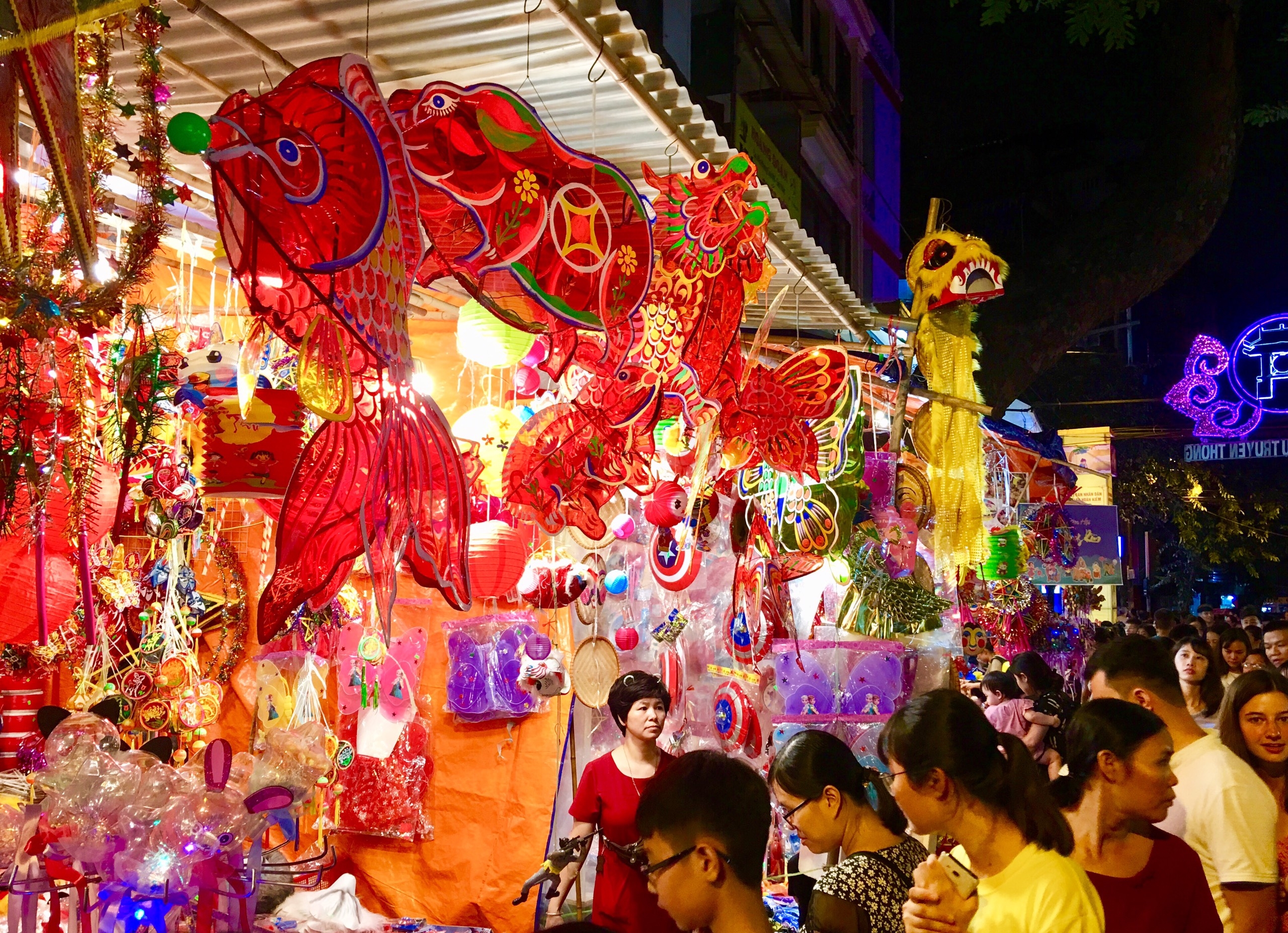 pho hang ma ngap tran mau sac don tet trung thu 2019