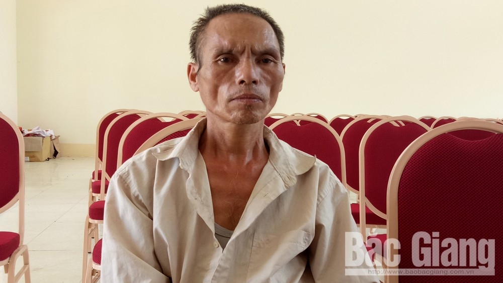 dang ngu be trai 10 tuoi bi bac ho vac dao chem dut lia tay