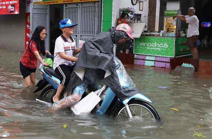 Bắc Bộ tiếp tục mưa lớn, cảnh báo dông lốc, sấm sét và gió giật mạnh bac bo tiep tuc mua lon canh bao dong loc sam set va gio giat manh