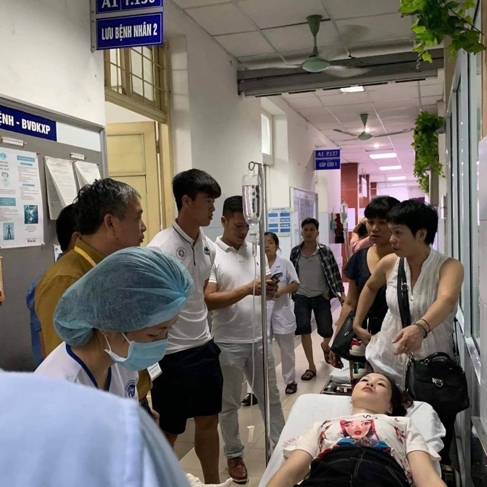 nu co dong vien bi trung phao sang phau thuat 2 lan dieu tri bong 15 ngay