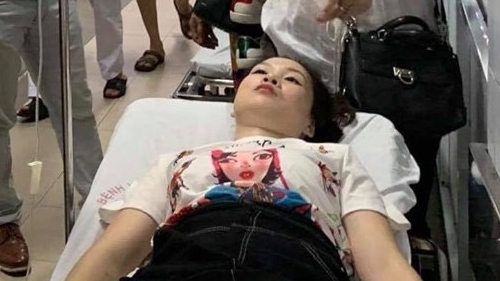 Nữ cổ động viên bị trúng pháo sáng: Phẫu thuật 2 lần, điều trị bỏng 15 ngày