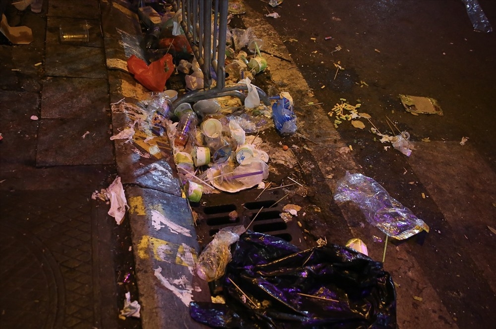 hau lung linh va chat cung nguoi dem trung thu ha noi lai ngap rac