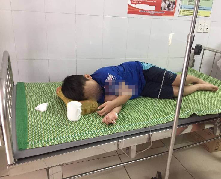 hai phong su that vu 4 hoc sinh nghi bi soc ma tuy sau khi uong chung chai sua