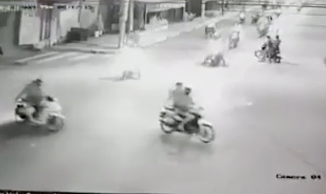 cam ma tau truy duoi dan phong 8 thanh nien bi bat