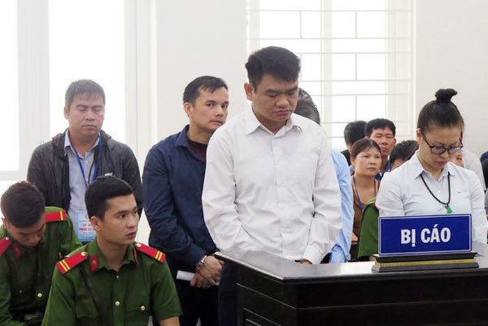 ha noi xet xu hang loat giam doc chu tich lua dao gan 400 ty dong