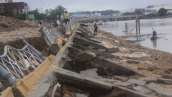 Miền Trung tiêu điều sau bão số 5