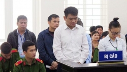 phat tu doi tuong nhan mua sung bi mat am sat lanh dao quan tan binh gia 100000 usd