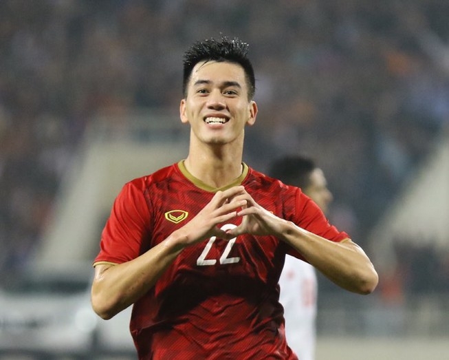 sau sieu pham tran viet nam uae tien linh roi doi tuyen quoc gia