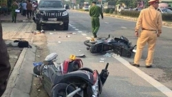 video xe tai ui hang loat o to dung den do bien dang 2 nguoi nhap vien