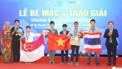 nghe si nha hat cheo ha noi doan ca mua nhac thang long don tet cung nguoi viet o ba lan