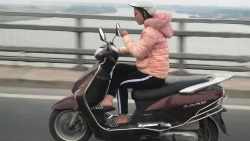 video mai doc tin nhan chuc mung thi do lay bang lai xe nam tai xe cho o to lao thang xuong song