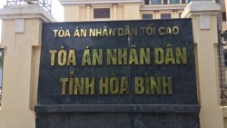 vi sao chanh van phong huyen uy danh lai xe nhap vien khong bi khoi to