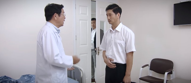 Hoa hồng trên ngực trái tập 42: Bảo tận tay đưa Khuê thẻ ngân hàng giúp Bống mổ tim hoa hong tren nguc trai tap 42 bao tan tay dua khue the ngan hang giup bong mo tim