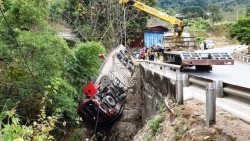 nguyen nhan vu lat xe khach cho 36 hoc vien cao cap chinh tri o son la