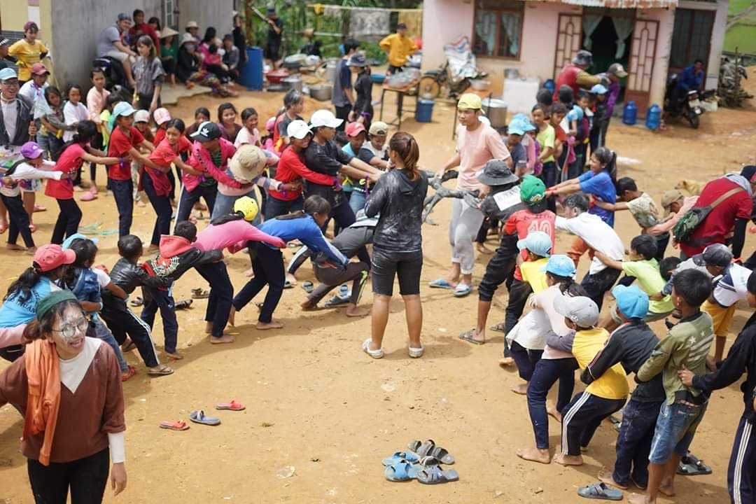 tinh nguyen gieo mam hanh phuc cho tre em dan toc thieu so tai lam dong