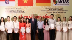 bang hessen duc trao hoc bong cho 93 sinh vien uu tu khu vuc ha noi