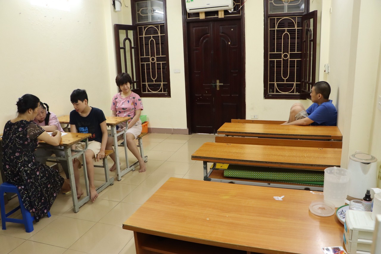 Buổi học đặc biệt của những học sinh "đặc biệt"