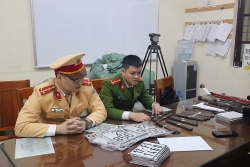 ha noi phat hien mot co so san xuat lam gia bien so xe