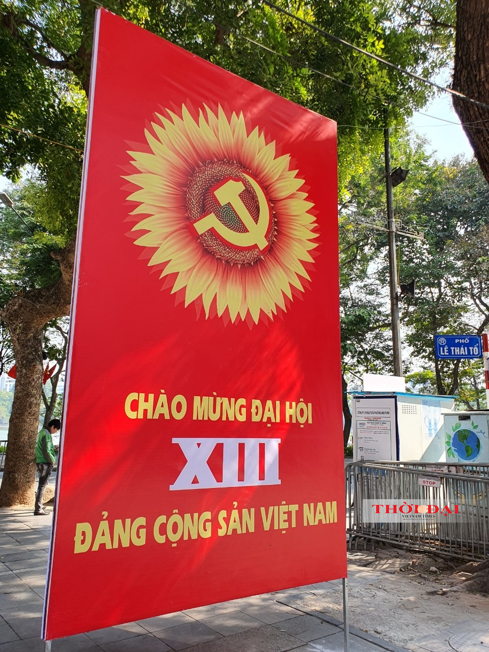 Hà Nội rực rỡ cờ hoa chào mừng Đại hội XIII của Đảng