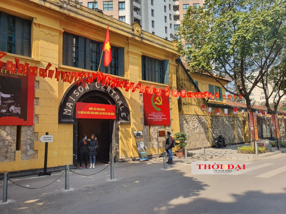 Hà Nội rực rỡ cờ hoa chào mừng Đại hội XIII của Đảng