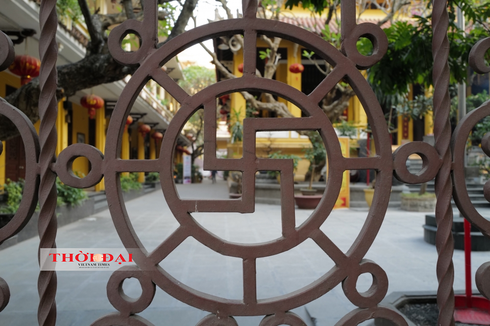 Chùa Quán Sứ yên bình, phủ Tây Hồ chen lấn trong ngày đầu tháng Chạp Chùa Quán Sứ yên bình, phủ Tây Hồ chen lấn trong ngày đầu tháng Chạp
