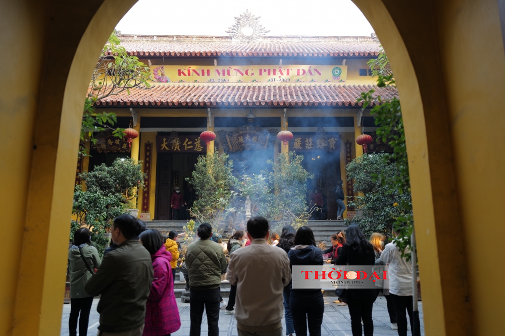 Chùa Quán Sứ yên bình, phủ Tây Hồ chen lấn trong ngày đầu tháng Chạp Chùa Quán Sứ yên bình, phủ Tây Hồ chen lấn trong ngày đầu tháng Chạp