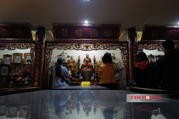chua quan su yen binh phu tay ho chen lan trong ngay dau thang chap