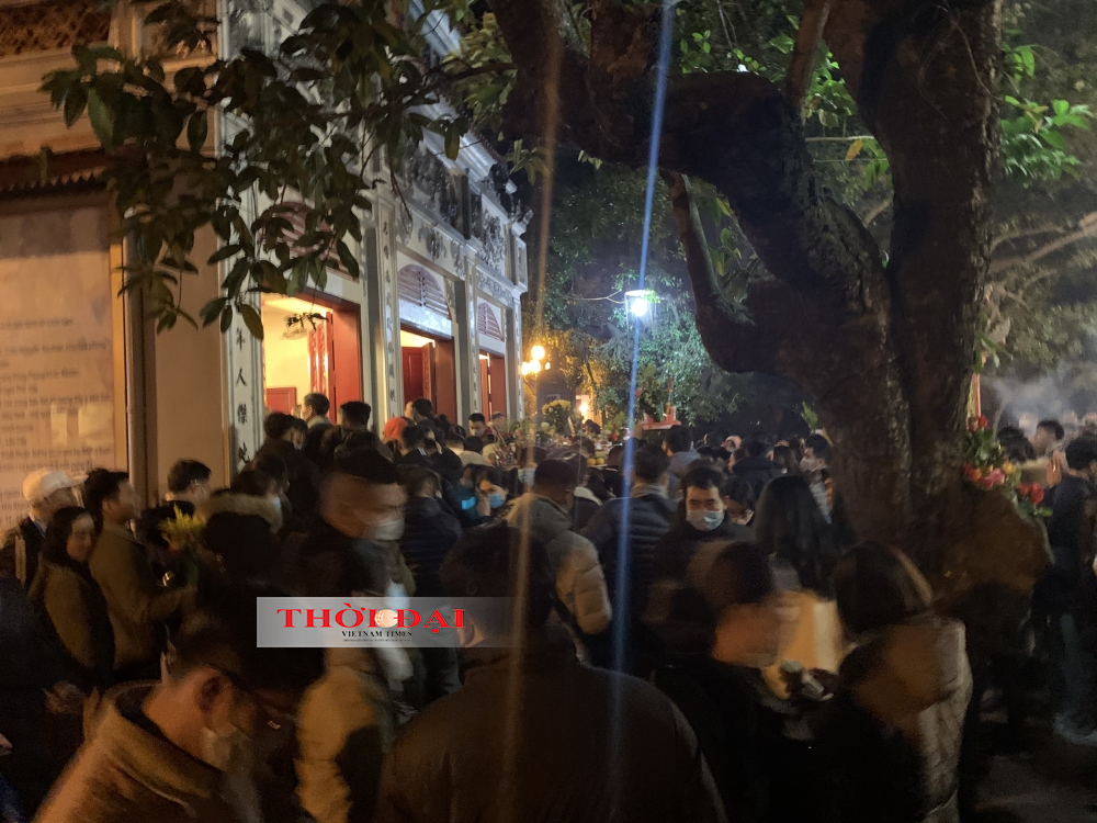 Chùa Quán Sứ yên bình, phủ Tây Hồ chen lấn trong ngày đầu tháng Chạp Chùa Quán Sứ yên bình, phủ Tây Hồ chen lấn trong ngày đầu tháng Chạp