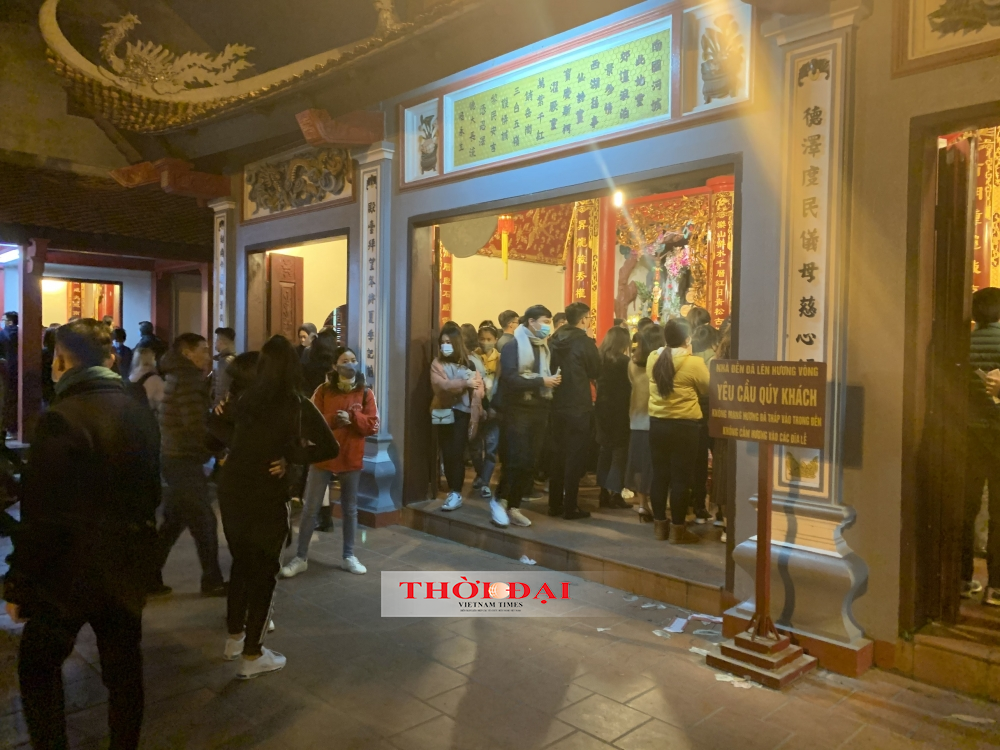 Chùa Quán Sứ yên bình, phủ Tây Hồ chen lấn trong ngày đầu tháng Chạp Chùa Quán Sứ yên bình, phủ Tây Hồ chen lấn trong ngày đầu tháng Chạp
