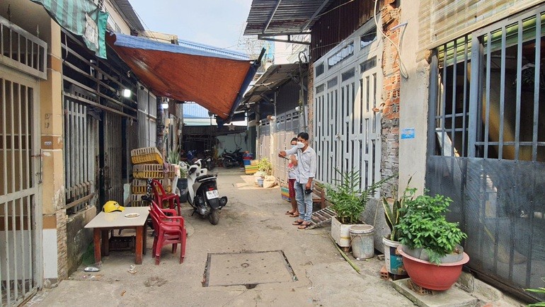 Bé trai 7 tuổi bị cướp điện thoại trước cửa nhà Bé trai 7 tuổi bị cướp điện thoại trước cửa nhà