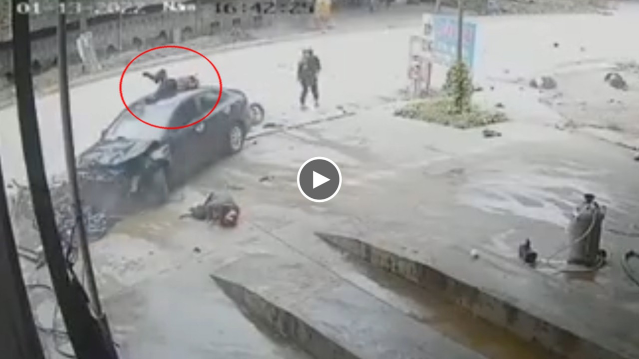 Ô tô mất lái, lao sang làn đối diện gây tai nạn liên hoàn Ô tô mất lái, lao sang làn đối diện gây tai nạn liên hoàn